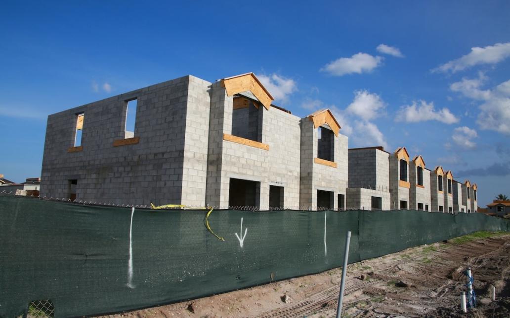 A row of townhomes sit under construction 