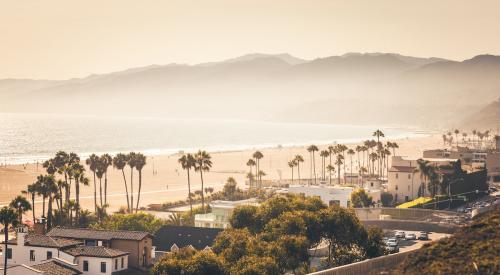 Houses on the California coastline 