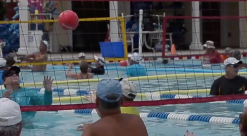 people_playing_volleyball_in_swimming_pool
