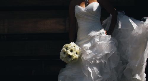 Wedding_dress_and_bouquet
